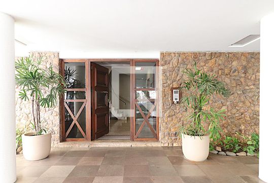 Hall de Entrada de apartamento para alugar com 3 quartos, 153m² em Auxiliadora, Porto Alegre