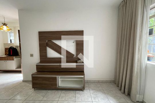 Sala de casa para alugar com 4 quartos, 140m² em Jardim Bonfiglioli, São Paulo