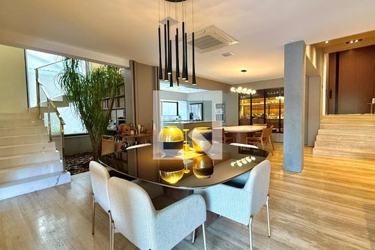 Sala de casa de condomínio à venda com 4 quartos, 500m² em Jardim Paulista, Barueri