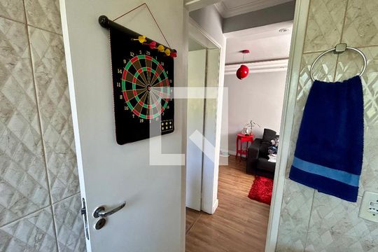 Banheiro Social de apartamento para alugar com 2 quartos, 47m² em Jardim Presidente Dutra, Guarulhos