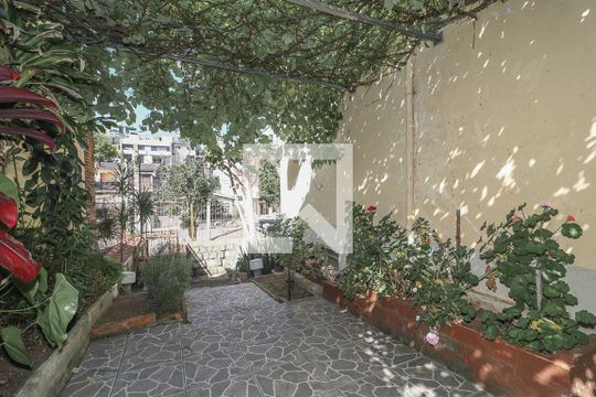 Lateral de casa à venda com 4 quartos, 169m² em Chácara das Pedras, Porto Alegre