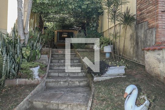 Lateral de casa à venda com 2 quartos, 116m² em Chácara das Pedras, Porto Alegre