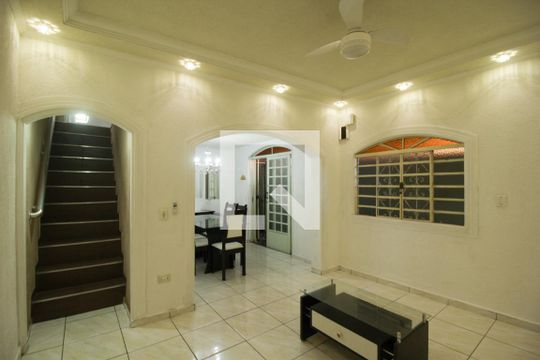 Casa para alugar com 3 quartos, 200m² em Parque Sao Luis, São Paulo