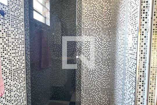 Banheiro da Suíte 1 de casa para alugar com 2 quartos, 200m² em Parque Sao Luis, São Paulo