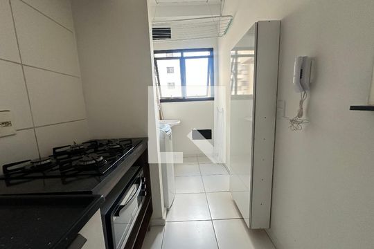 Cozinha de apartamento para alugar com 2 quartos, 59m² em Jardim Belval, Barueri