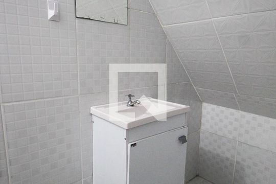 Lavabo de casa para alugar com 2 quartos, 100m² em Jardim Santo Antonio, São Paulo