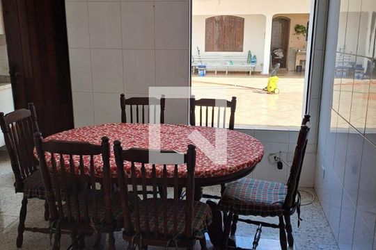 Casa para alugar com 4 quartos, 400m² em Jardim do Mar, São Bernardo do Campo