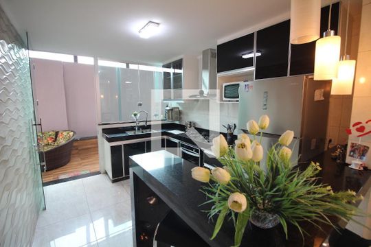 Cozinha de casa à venda com 3 quartos, 420m² em Tirol (Barreiro), Belo Horizonte