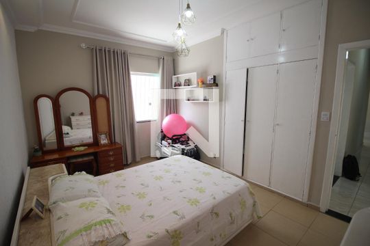 Quarto  de casa à venda com 3 quartos, 420m² em Tirol (Barreiro), Belo Horizonte