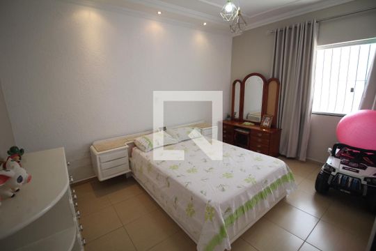 Quarto de casa à venda com 3 quartos, 420m² em Tirol (Barreiro), Belo Horizonte
