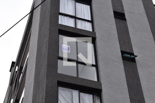 Placa de apartamento para alugar com 2 quartos, 53m² em São Francisco, Curitiba