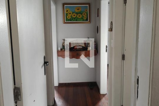 Corredor de apartamento à venda com 3 quartos, 94m² em Havaí, Belo Horizonte