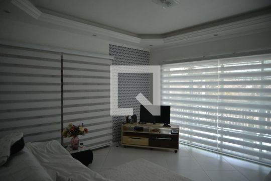 Sala de casa para alugar com 2 quartos, 270m² em Vila Valparaíso, Santo André