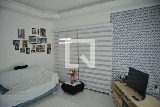 Sala de casa para alugar com 2 quartos, 270m² em Vila Valparaíso, Santo André