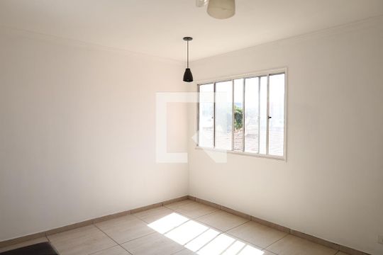 Sala de apartamento para alugar com 3 quartos, 75m² em Jardim Ubirajara, São Paulo