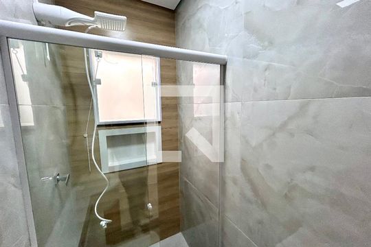 Banheiro de casa para alugar com 2 quartos, 60m² em Cidade Jardim Cumbica, Guarulhos