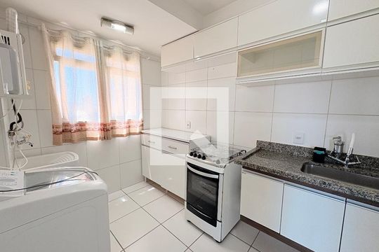 Cozinha de apartamento à venda com 2 quartos, 54m² em Vila Nova Esperia, Jundiaí