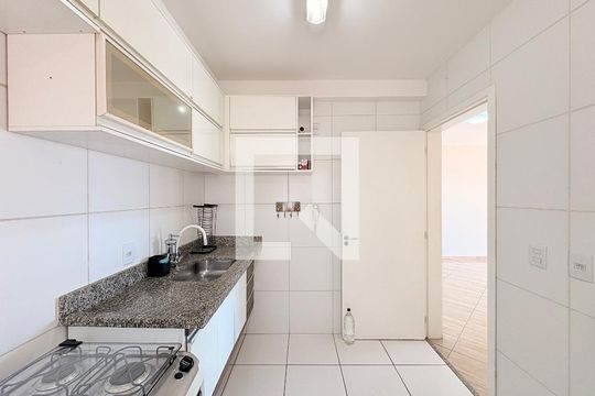 Cozinha de apartamento à venda com 2 quartos, 54m² em Vila Nova Esperia, Jundiaí