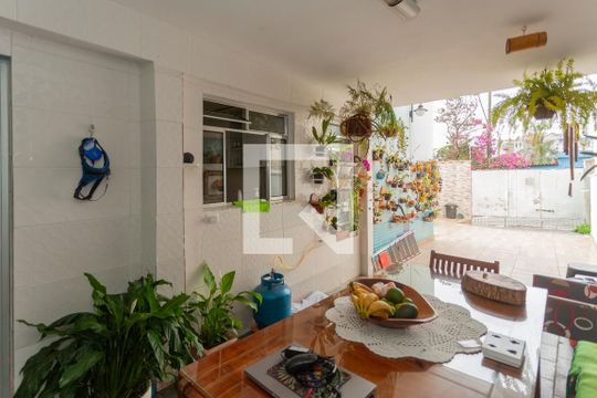 Área externa de casa à venda com 5 quartos, 160m² em Vila Campo Grande, São Paulo