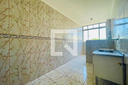Cozinha de apartamento para alugar com 2 quartos, 57m² em Jardim Iporanga, Guarulhos