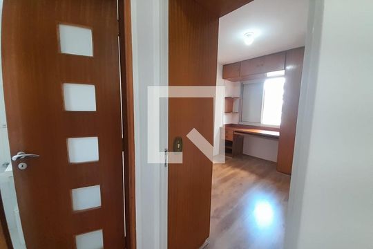 Corredor de apartamento para alugar com 2 quartos, 57m² em Vila Emir, São Paulo