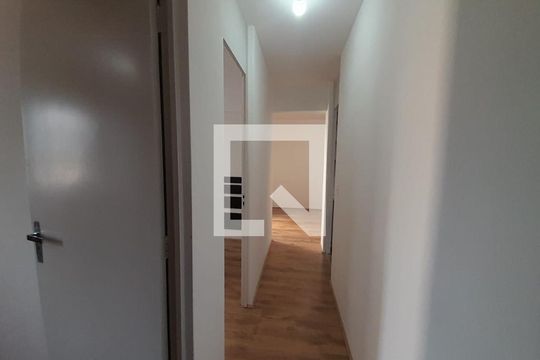 Corredor de apartamento para alugar com 2 quartos, 57m² em Vila Emir, São Paulo