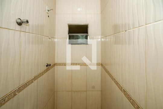Banheiro Social de casa à venda com 3 quartos, 160m² em Piratininga, Belo Horizonte