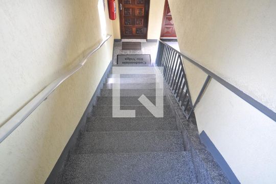 Escada de acesso de apartamento à venda com 3 quartos, 54m² em Jardim Julieta, São Paulo