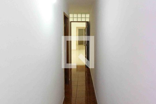 Corredor de casa à venda com 4 quartos, 230m² em Jardim Ângela (Zona Leste), São Paulo