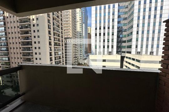 Sacada de apartamento à venda com 1 quarto, 65m² em Alphaville Industrial, Barueri