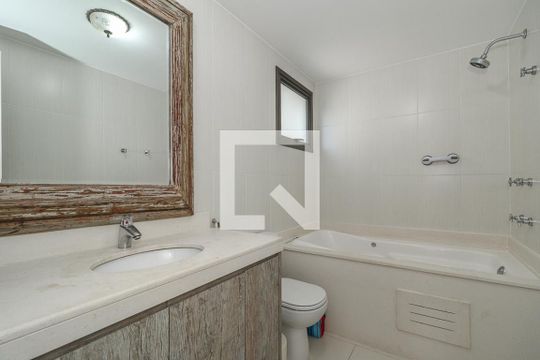 Banheiro da Suíte 1 de apartamento à venda com 3 quartos, 161m² em Moinhos de Vento, Porto Alegre