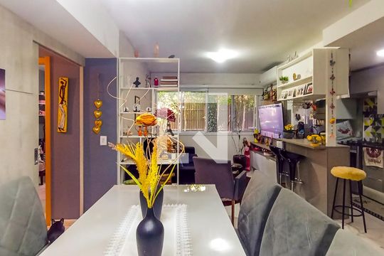 Sala de apartamento para alugar com 3 quartos, 74m² em Teresópolis, Porto Alegre