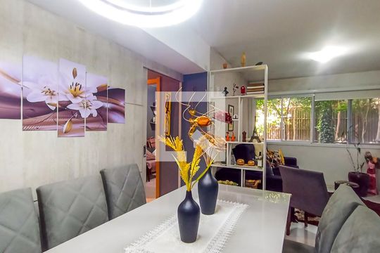 Sala de apartamento para alugar com 3 quartos, 74m² em Teresópolis, Porto Alegre
