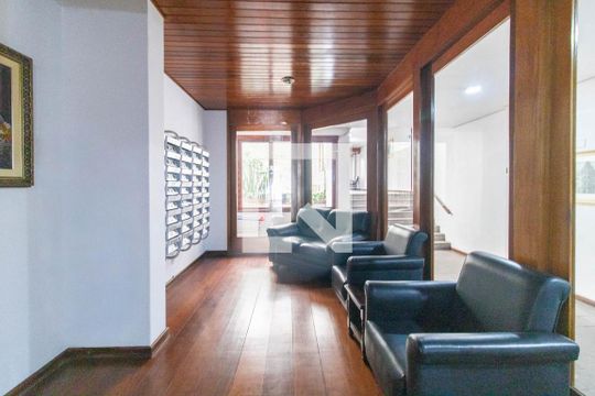 Hall de entrada de apartamento à venda com 2 quartos, 69m² em Centro Histórico, Porto Alegre