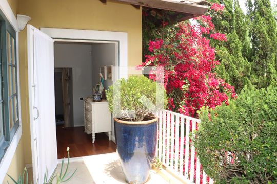 Casa de Condomínio para alugar com 6 quartos, 1200m² em Jardim Mediterraneo, Cotia