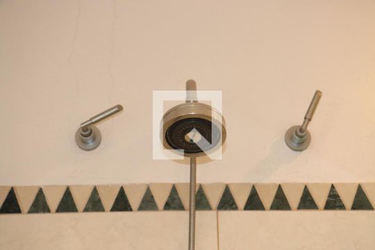 Casa de Condomínio para alugar com 6 quartos, 1200m² em Jardim Mediterraneo, Cotia