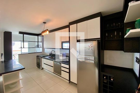 Sala/Cozinha de apartamento para alugar com 3 quartos, 168m² em Vila Assuncao, Praia Grande