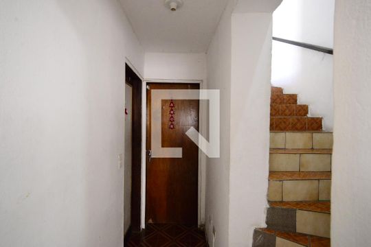 Escada de casa para alugar com 2 quartos, 160m² em Vila Nair, São Paulo