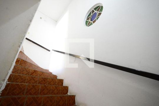 Escada de casa para alugar com 2 quartos, 160m² em Vila Nair, São Paulo