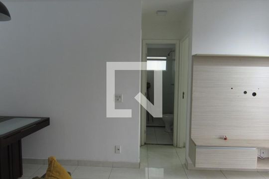 Sala de apartamento à venda com 2 quartos, 49m² em Quitaúna, Osasco