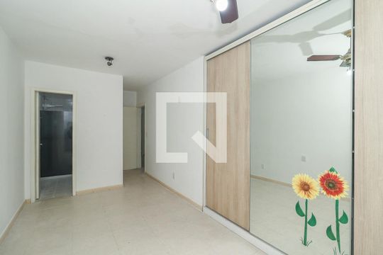 Quarto Suíte de casa à venda com 5 quartos, 220m² em Jardim do Salso, Porto Alegre