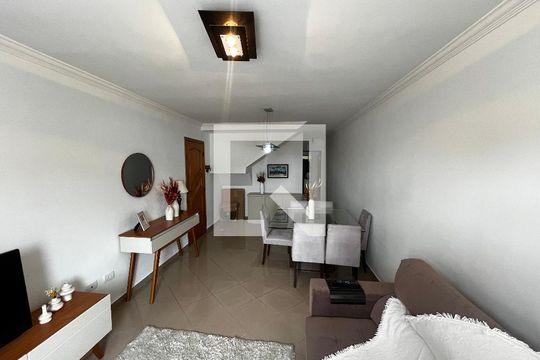 Sala de casa à venda com 3 quartos, 210m² em Parque Peruche, São Paulo