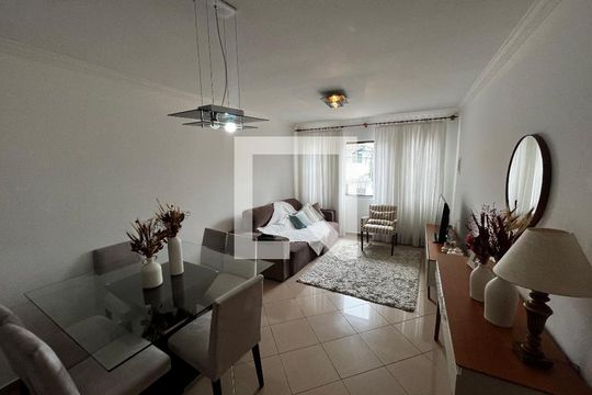 Sala de casa à venda com 3 quartos, 210m² em Parque Peruche, São Paulo