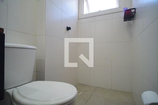 Banheiro Social de kitnet/studio para alugar com 1 quarto, 23m² em Pátria Nova, Novo Hamburgo