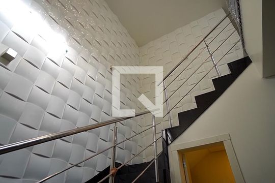 Escada  de casa de condomínio à venda com 3 quartos, 241m² em Sarandi, Porto Alegre