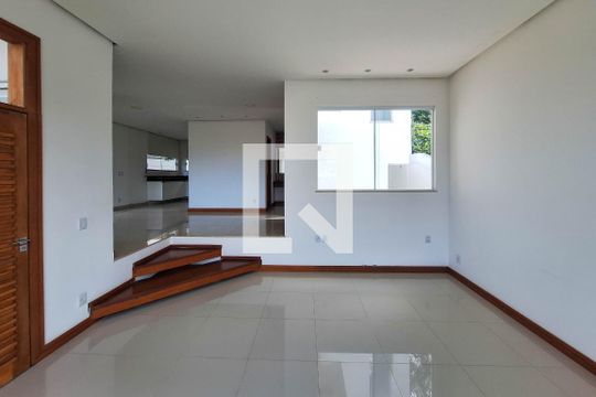 Sala de casa de condomínio à venda com 3 quartos, 360m² em Camboinhas, Niterói