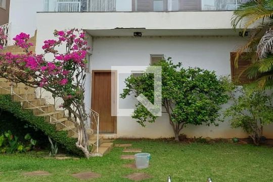 Quintal de casa à venda com 3 quartos, 300m² em Alphaville, Santana de Parnaíba