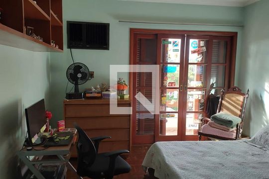 Quarto 1 de casa à venda com 3 quartos, 300m² em Alphaville, Santana de Parnaíba