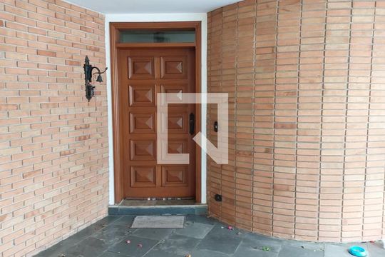 Entrada de casa à venda com 3 quartos, 300m² em Alphaville, Santana de Parnaíba