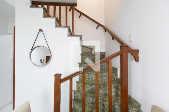 Escada  de casa de condomínio à venda com 2 quartos, 72m² em Vila Taquari, São Paulo